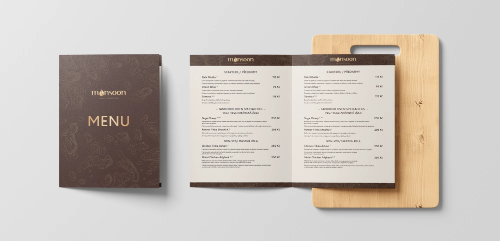 Grafický návrh jídelního lístku restaurace Monsoon – tiskoviny a vizuální identita pro gastronomii.